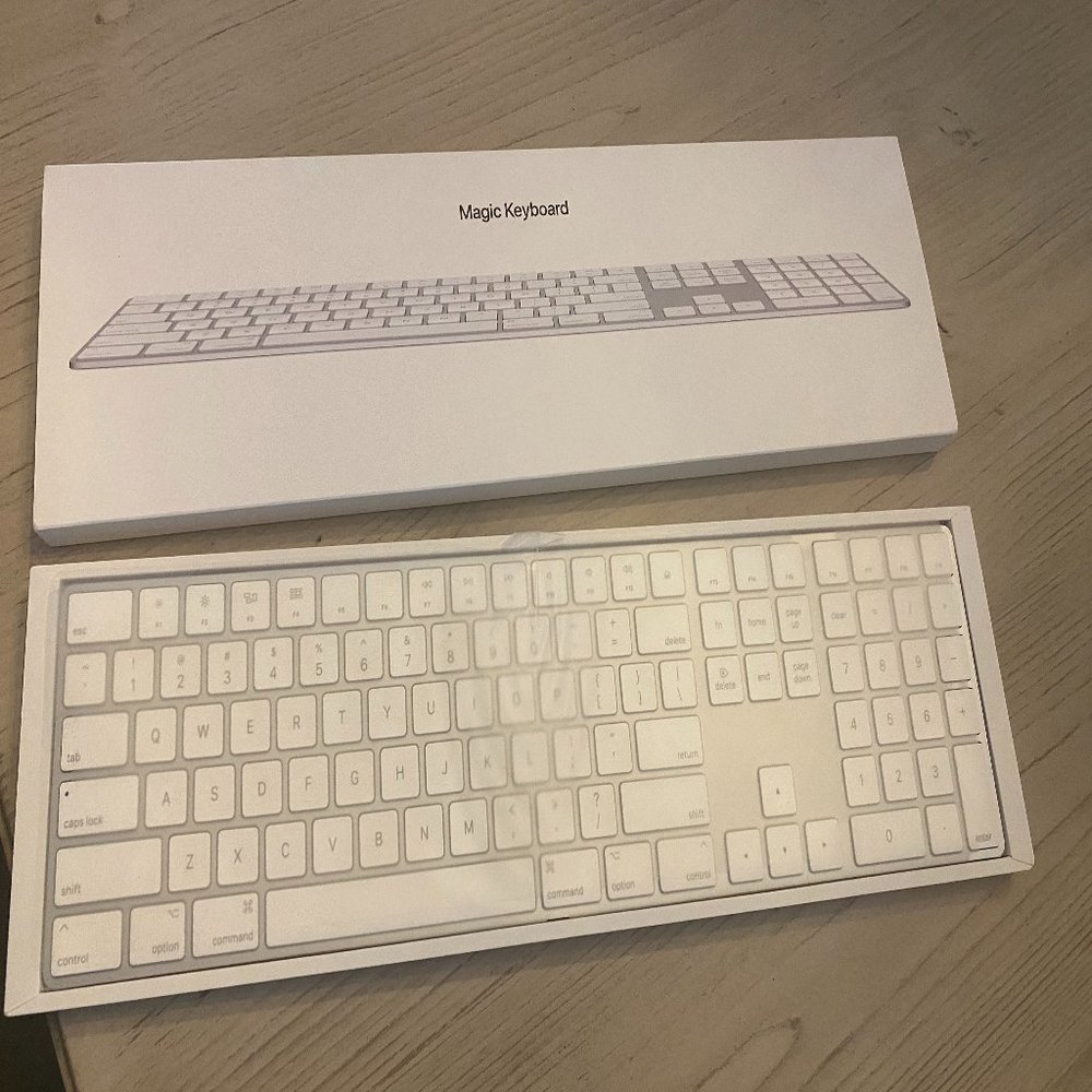 Apple Wireless Magic Keyboard w/Numeric Keypad